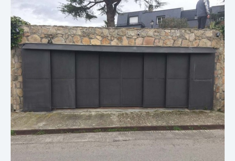 Puertas Correderas de metal en Lugo