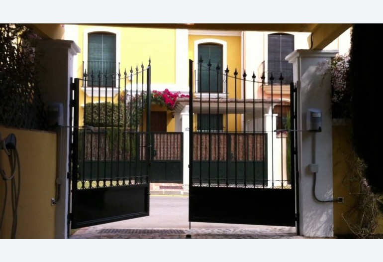 Puertas Abatibles en Lugo